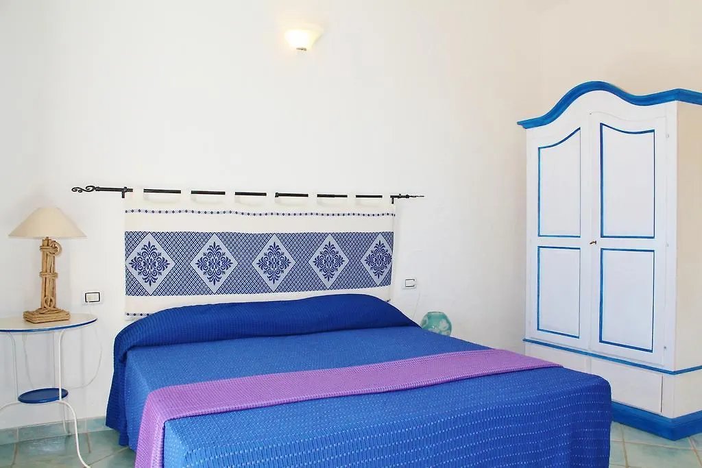 Gli Oleandri Rossi Hostel Budoni Italië