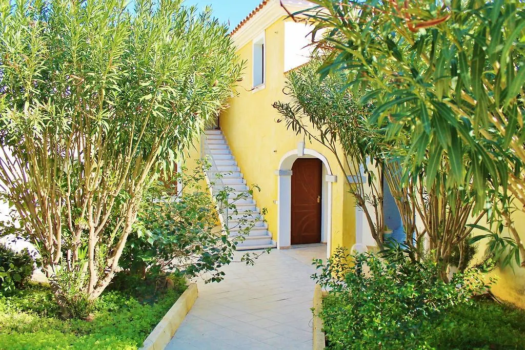 Vakantiehuis Gli Oleandri Rossi Hostel Budoni