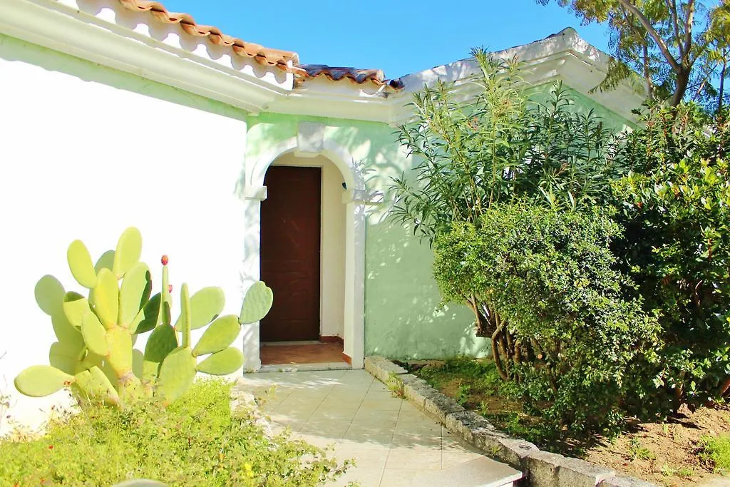 Gli Oleandri Rossi Hostel Budoni 0*,  Ιταλία