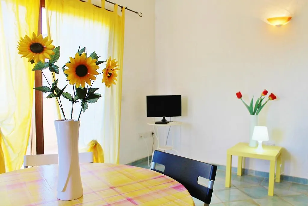 Gli Oleandri Rossi Hostel Budoni 0*,