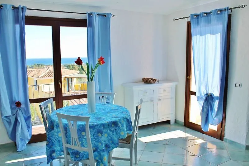 Gli Oleandri Rossi Hostel Budoni Vakantiehuis
